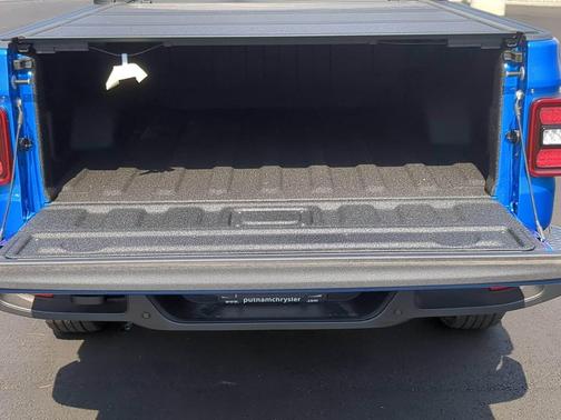 Hydro Blue Pearlcoat 2026 Jeep Gladiator Sport S