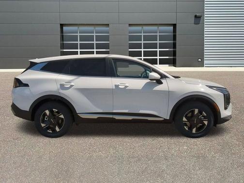 Glacial White Pearl 2026 Kia Sportage LX