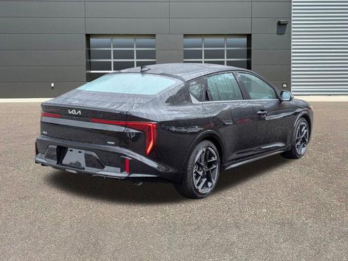 Aurora Black Pearl 2025 Kia K4 GT-Line