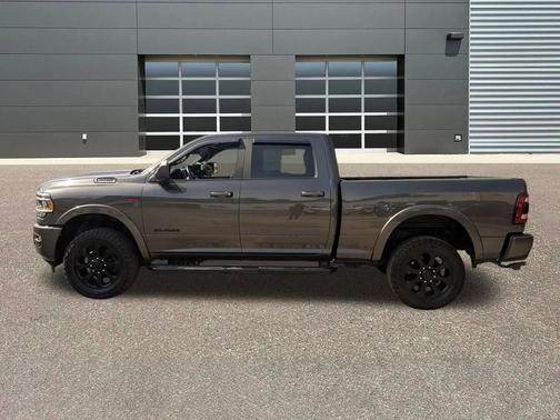 2022 RAM 2500 Laramie Crew Cab 4x4 6'4' Box