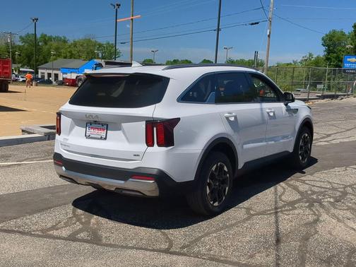 Glacial White Pearl 2024 Kia Sorento S