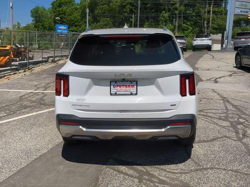 Glacial White Pearl 2024 Kia Sorento S