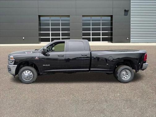 2025 RAM 3500 Big Horn Crew Cab 4x4 8' Box