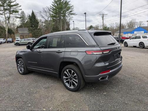 2022 Jeep Grand Cherokee Overland
