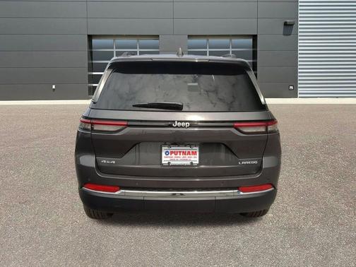 Baltic Gray Metallic Clearcoat 2026 Jeep Grand Cherokee Altitude