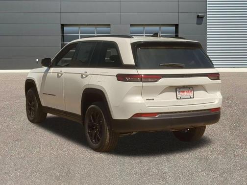 Bright White Clearcoat 2026 Jeep Grand Cherokee Altitude