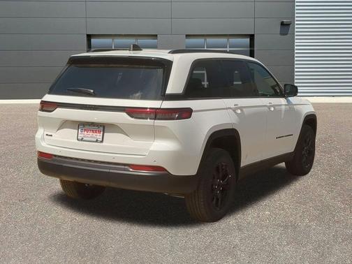Bright White Clearcoat 2026 Jeep Grand Cherokee Altitude