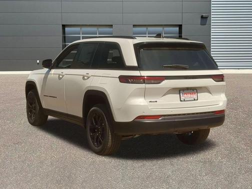 Bright White Clearcoat 2026 Jeep Grand Cherokee Altitude