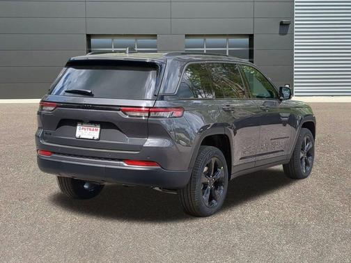 Baltic Gray Metallic Clearcoat 2026 Jeep Grand Cherokee Limited