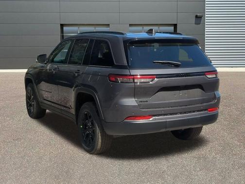 Baltic Gray Metallic Clearcoat 2026 Jeep Grand Cherokee Altitude