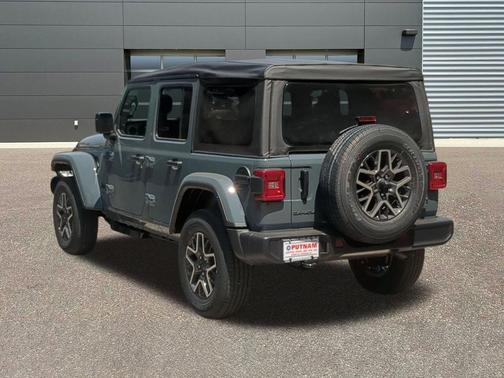 Anvil Clearcoat 2026 Jeep Wrangler 4-Door Sahara 4x4