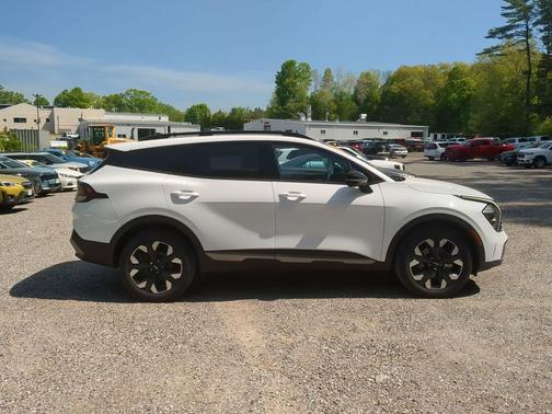 Glacial White Pearl 2023 Kia Sportage X-Line