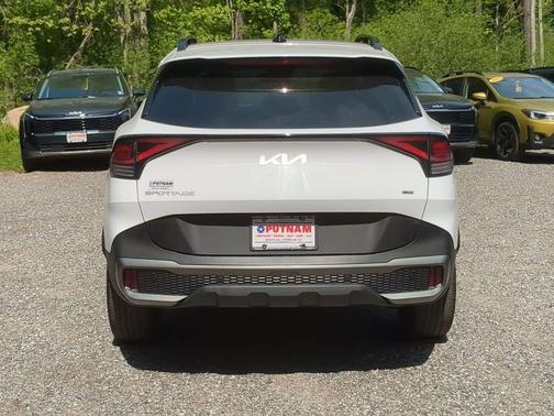 Glacial White Pearl 2023 Kia Sportage X-Line