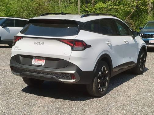 Glacial White Pearl 2023 Kia Sportage X-Line