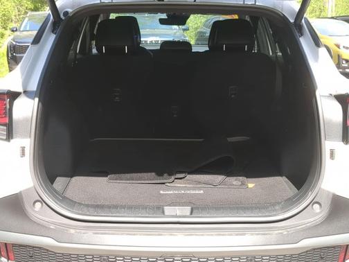 Glacial White Pearl 2023 Kia Sportage X-Line