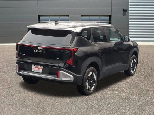 Aurora Black Pearl 2027 Kia Seltos LX