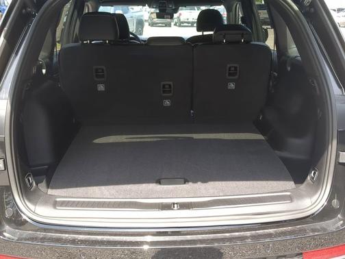 Diamond Black Crystal Pearlcoat 2026 Jeep Grand Cherokee Altitude