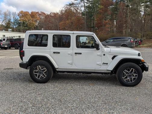 2025 Jeep Wrangler 4-Door Sahara 4x4