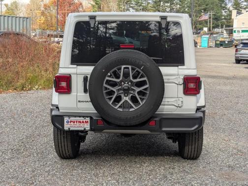 2025 Jeep Wrangler 4-Door Sahara 4x4