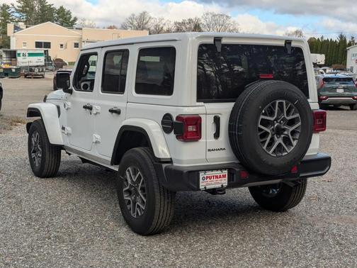 2025 Jeep Wrangler 4-Door Sahara 4x4