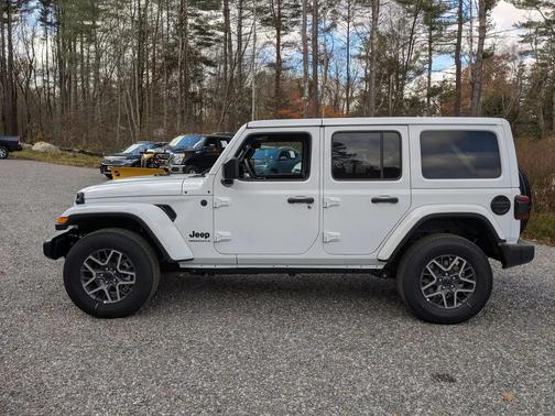 2025 Jeep Wrangler 4-Door Sahara 4x4