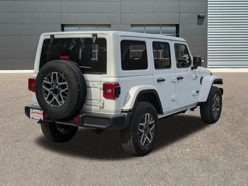 2025 Jeep Wrangler 4-Door Sahara 4x4