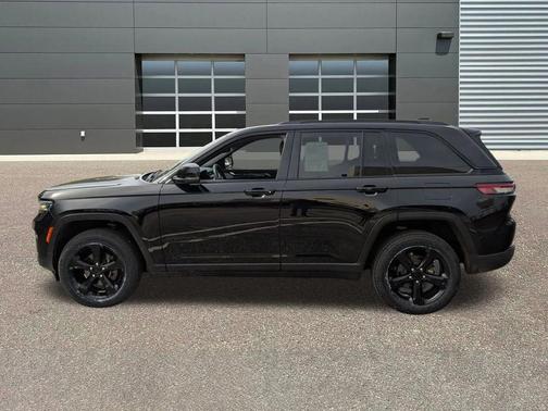 2022 Jeep Grand Cherokee Altitude