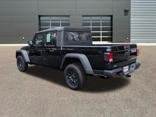 2022 Jeep Gladiator Sport