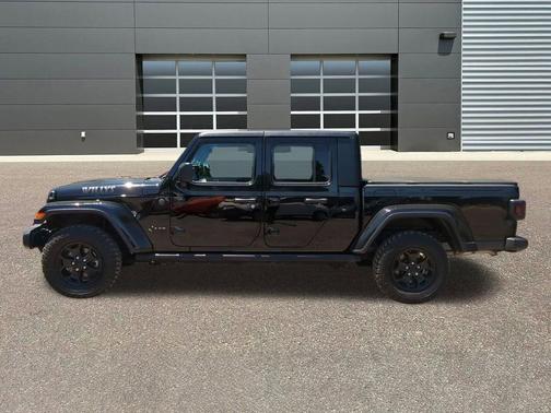 Black Clearcoat 2022 Jeep Gladiator Sport