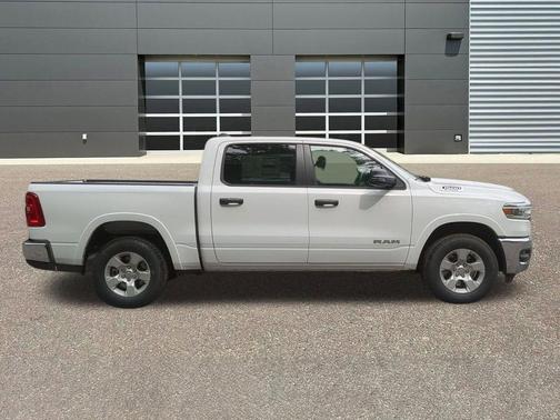 Bright White Clearcoat 2026 RAM 1500 Big Horn/Lone Star