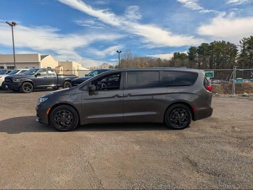2022 Chrysler Pacifica Hybrid Limited