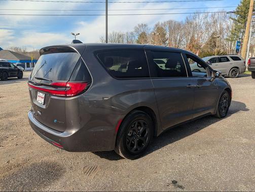 2022 Chrysler Pacifica Hybrid Limited