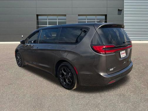 2022 Chrysler Pacifica Hybrid Limited