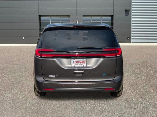 2022 Chrysler Pacifica Hybrid Limited