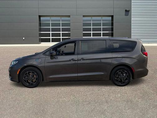 2022 Chrysler Pacifica Hybrid Limited