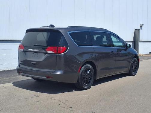 2021 Chrysler Voyager LXI