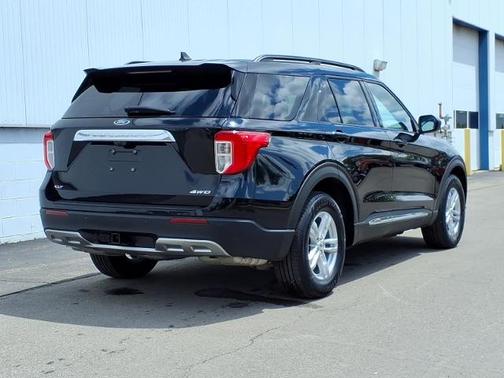 AGATE BLACK METALLIC 2023 Ford Explorer XLT