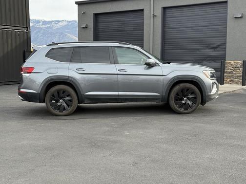 2024 Volkswagen Atlas 2.0T SE w/Technology 4MOTION