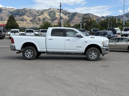 2022 RAM 2500 Laramie Crew Cab 4x4 6'4' Box