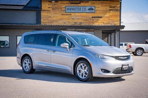 2017 Chrysler Pacifica Touring-L