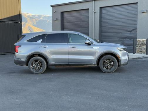 2022 Kia Sorento LX