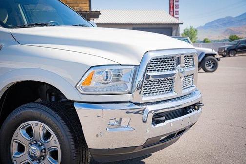 2018 RAM 2500 Laramie Crew Cab 4x4 6'4' Box