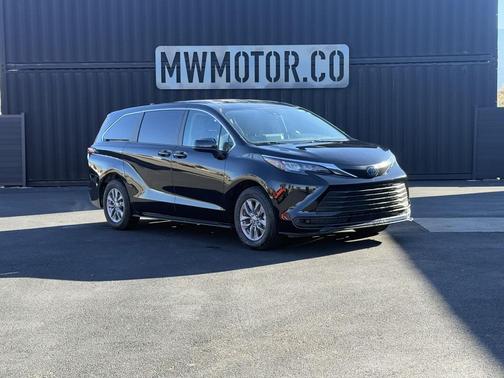 2024 Toyota Sienna LE