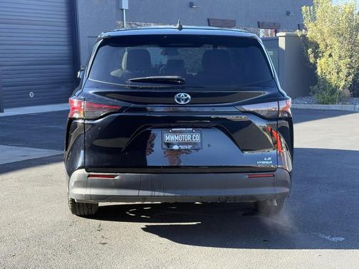 2024 Toyota Sienna LE