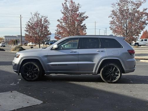 2017 Jeep Grand Cherokee Altitude