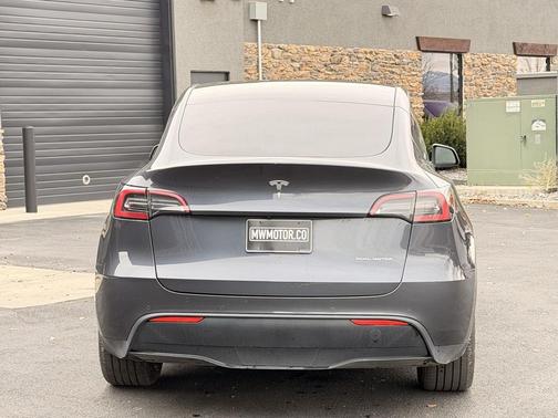 2022 Tesla Model Y Long Range Dual Motor All-Wheel Drive