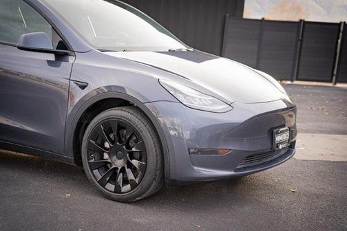 2022 Tesla Model Y Long Range Dual Motor All-Wheel Drive