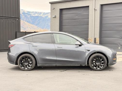 2022 Tesla Model Y Long Range Dual Motor All-Wheel Drive