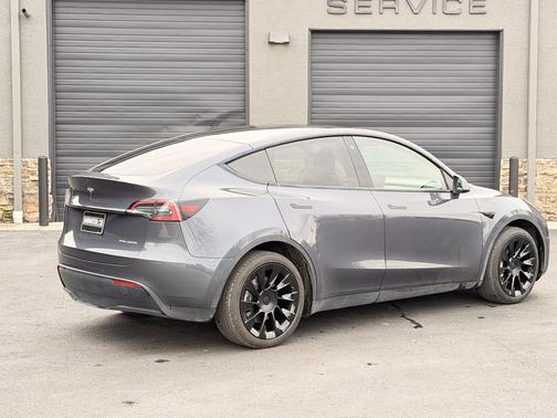 2022 Tesla Model Y Long Range Dual Motor All-Wheel Drive