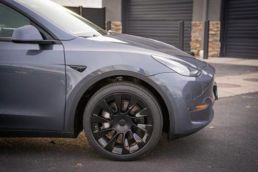 2022 Tesla Model Y Long Range Dual Motor All-Wheel Drive